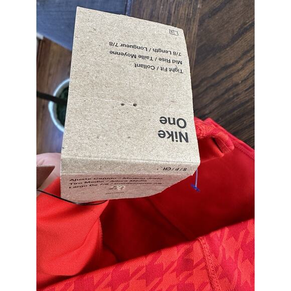 Nike One Luxe women's mid-rise 7/8 Red leggings (size small), new with tags - Picture 6 of 6
